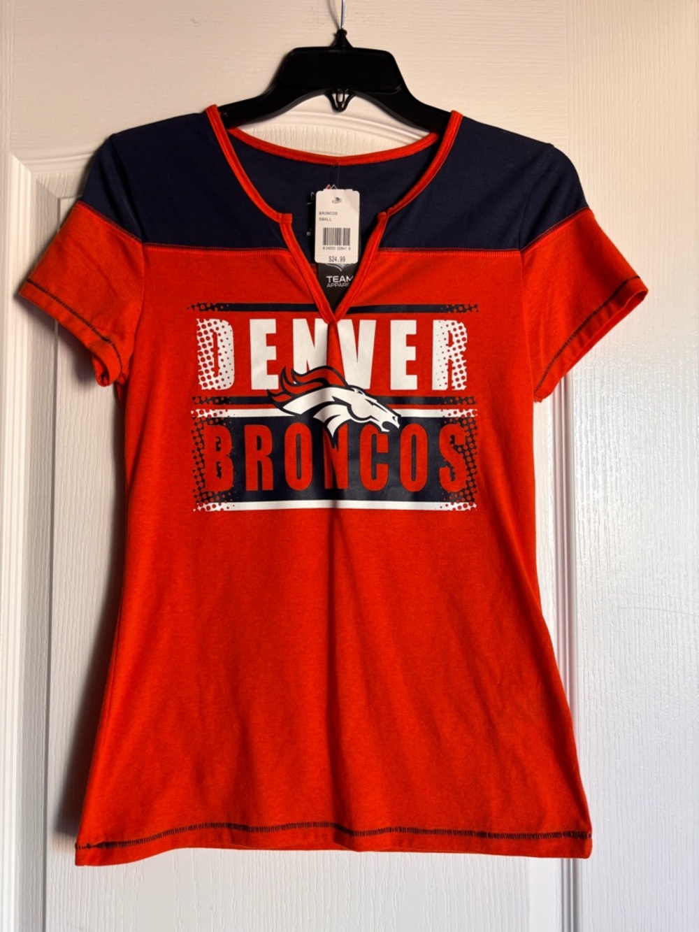 Majestic NEW Denver Broncos NFL Women's small Orange v-neck T-Shirt